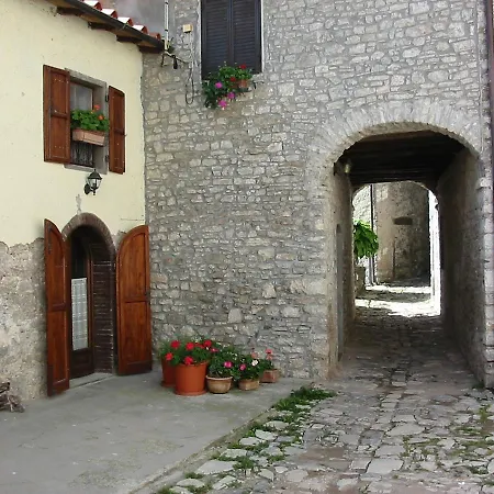Tuscan Hilltop * Motrone
