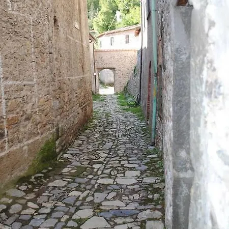 Tuscan Hilltop * Motrone