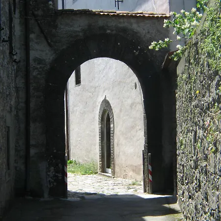 Tuscan Hilltop * Motrone